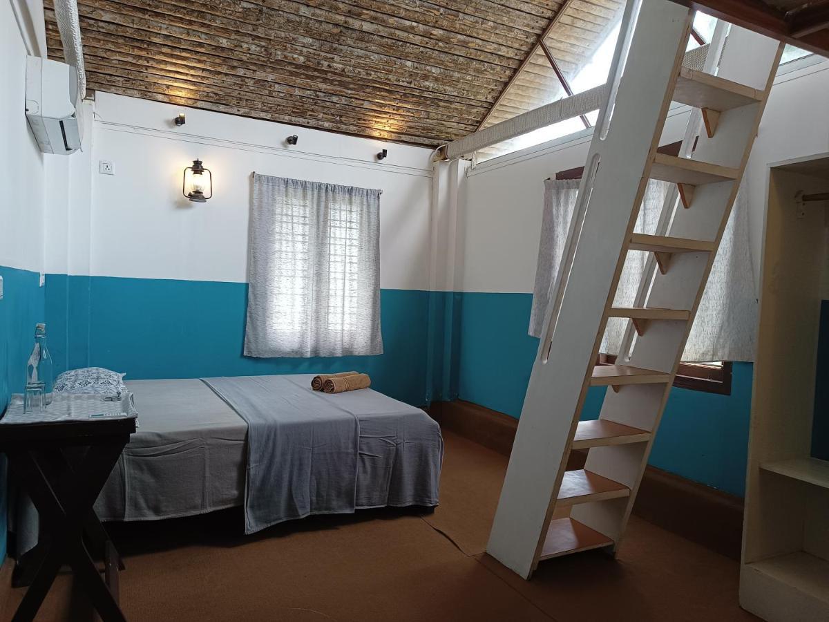 Hostel Calaila Varkala Exteriör bild